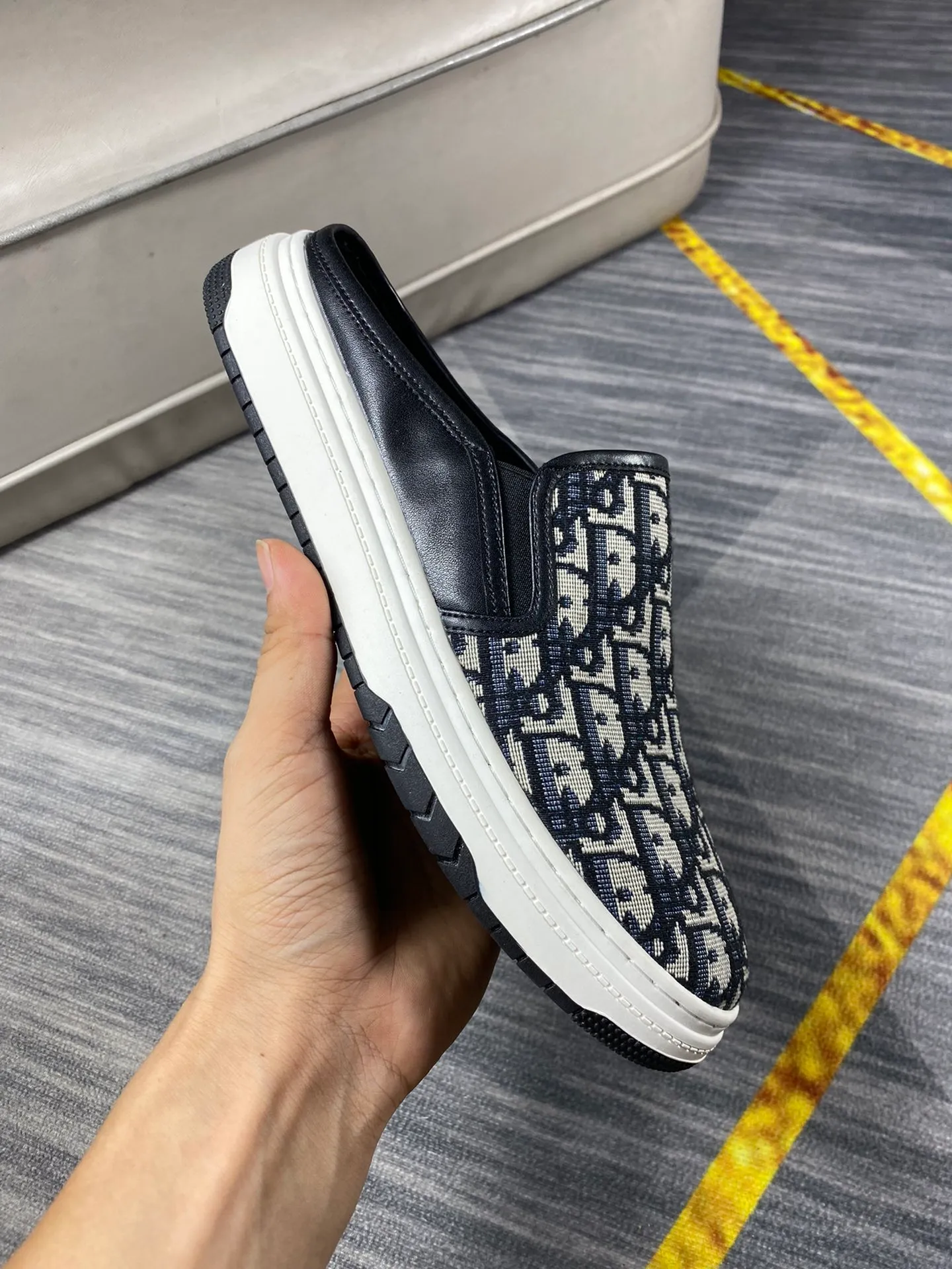 P380 Dior men's casual half-drag👞. Handsome and versatile low-top shoes, with exquisite branded jacquard fabric for the upper, sheepskin lining for the feet, 🌺🌺perfect shoe last, 🌲🌲fashionable and handsome, comfortable on the feet, 🚗🚗wear-resistant and non-slip rubber outsole. Code number: 38-44. 45 is custom-made and cannot be returned or exchanged